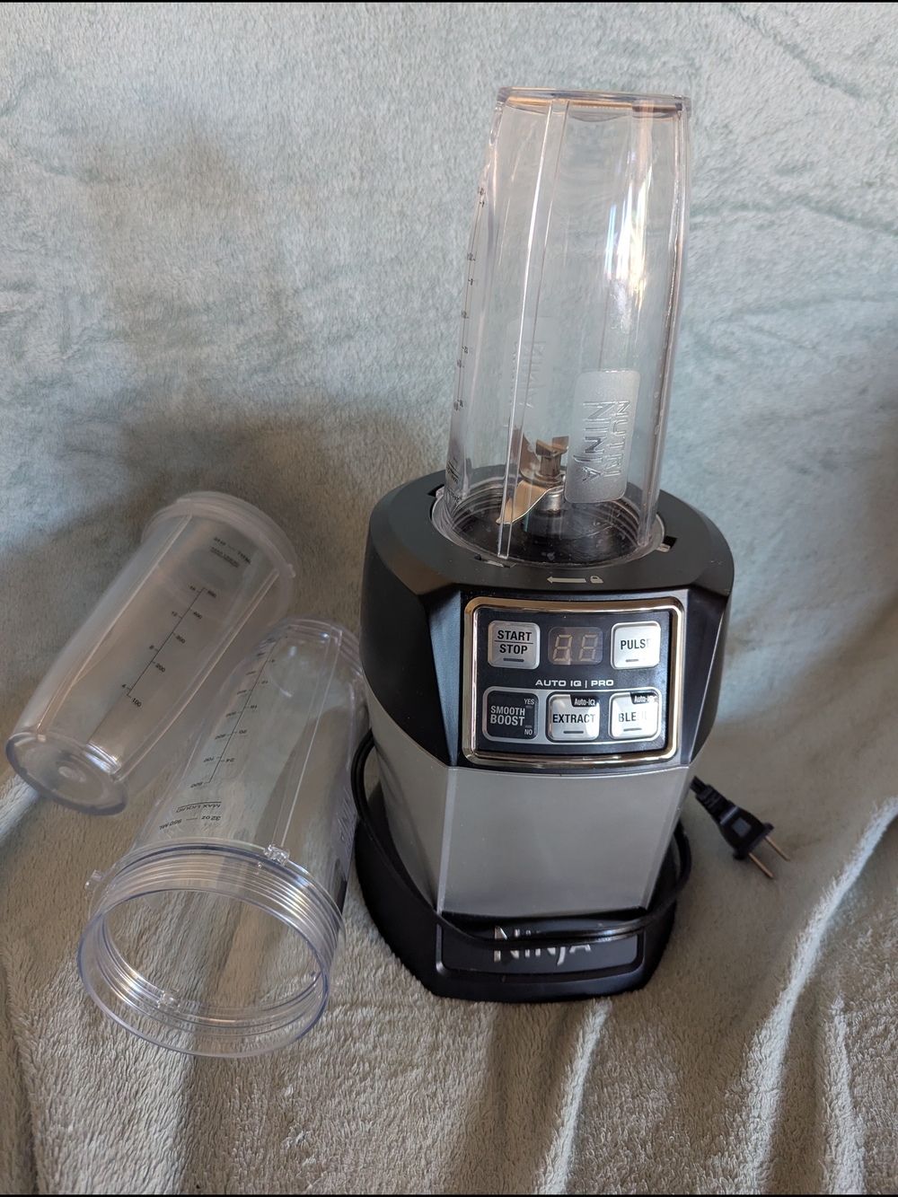 Ninja Personal Blender with 3 Cups - Silver & Black